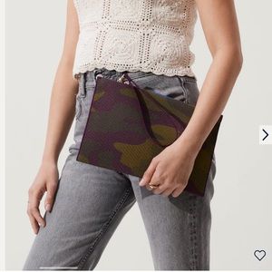 RETIRED NWT, Rothy’s The Wristlet- Legacy Camo